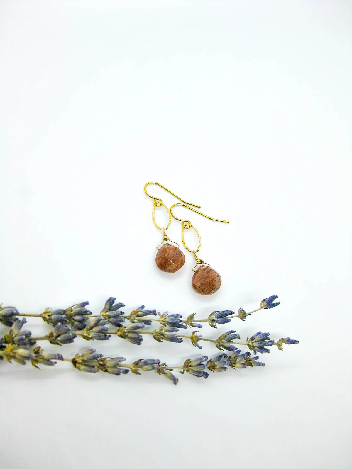 Chrysanthe: Sunstone Earrings - e533