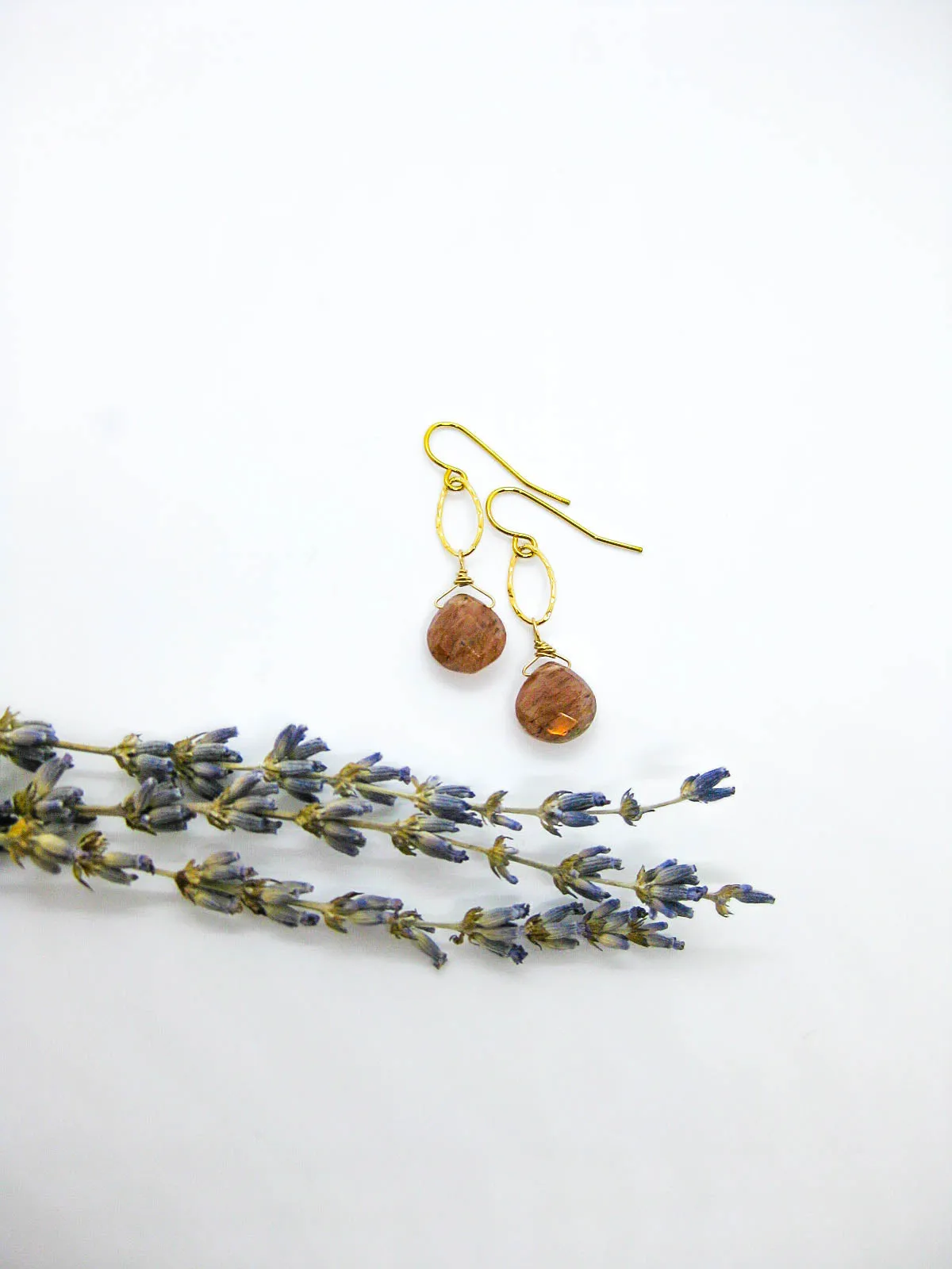 Chrysanthe: Sunstone Earrings - e533