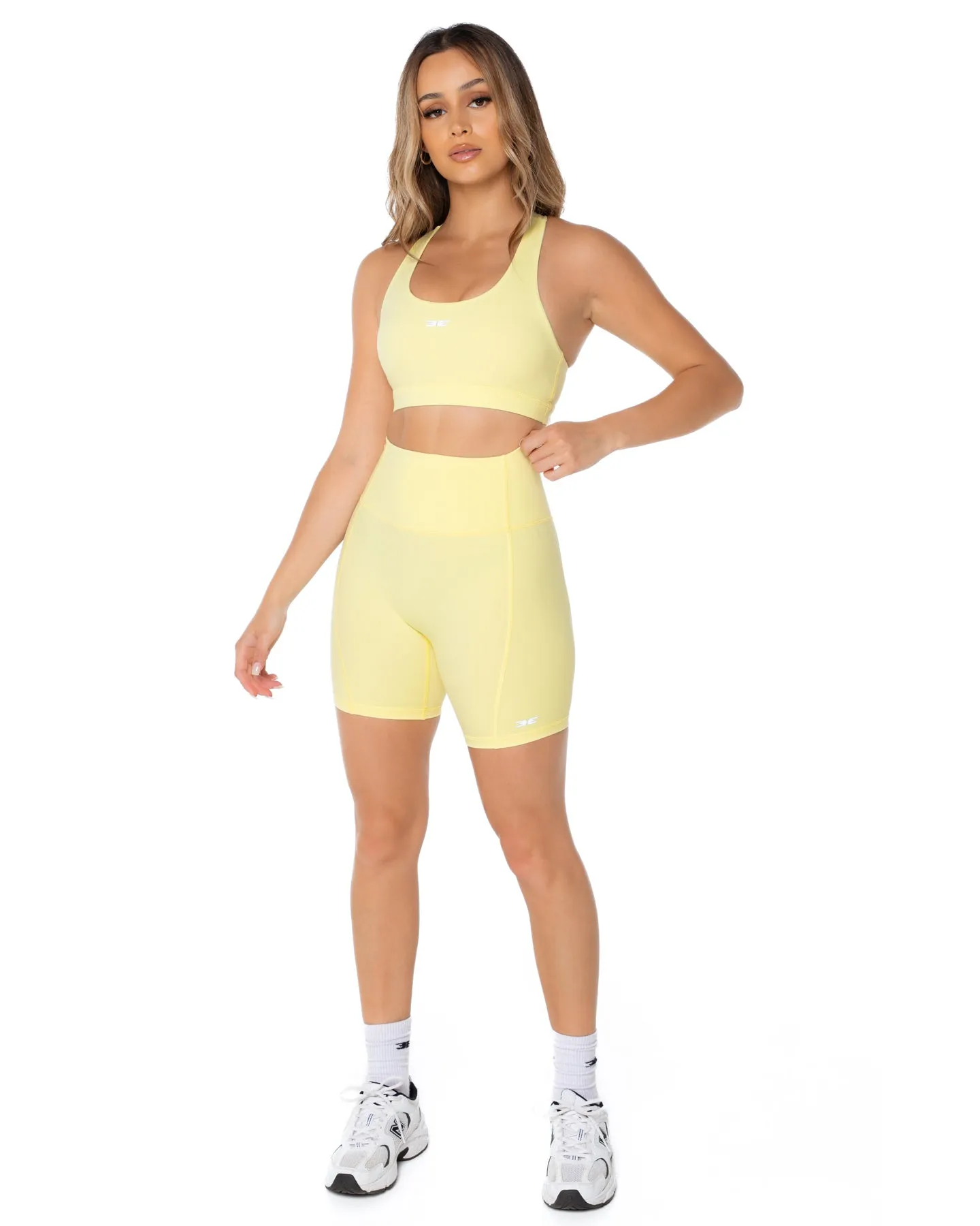 Curve Shorts - Soft Yellow