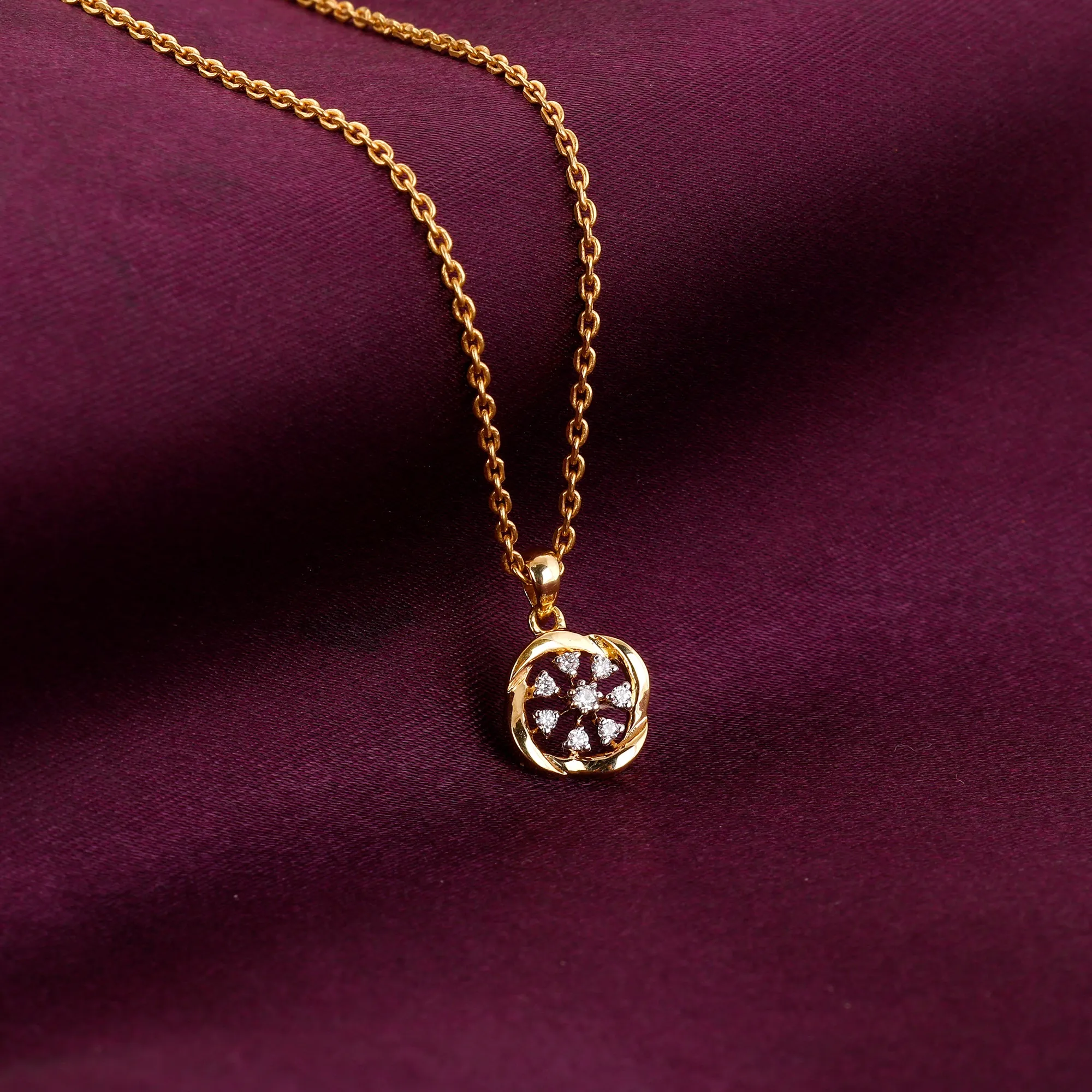 Gold Blume Wheel Diamond Pendant