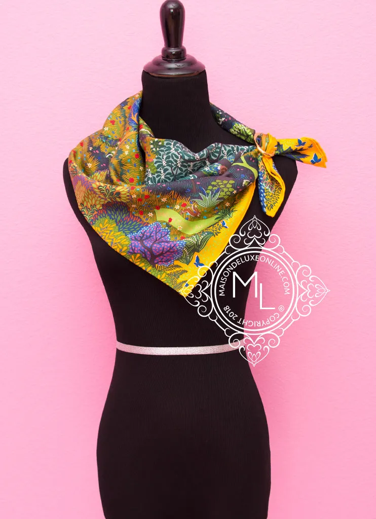 Hermes Jaune d'or Twill Silk 90 cm Dans Un Jardin Anglais Scarf