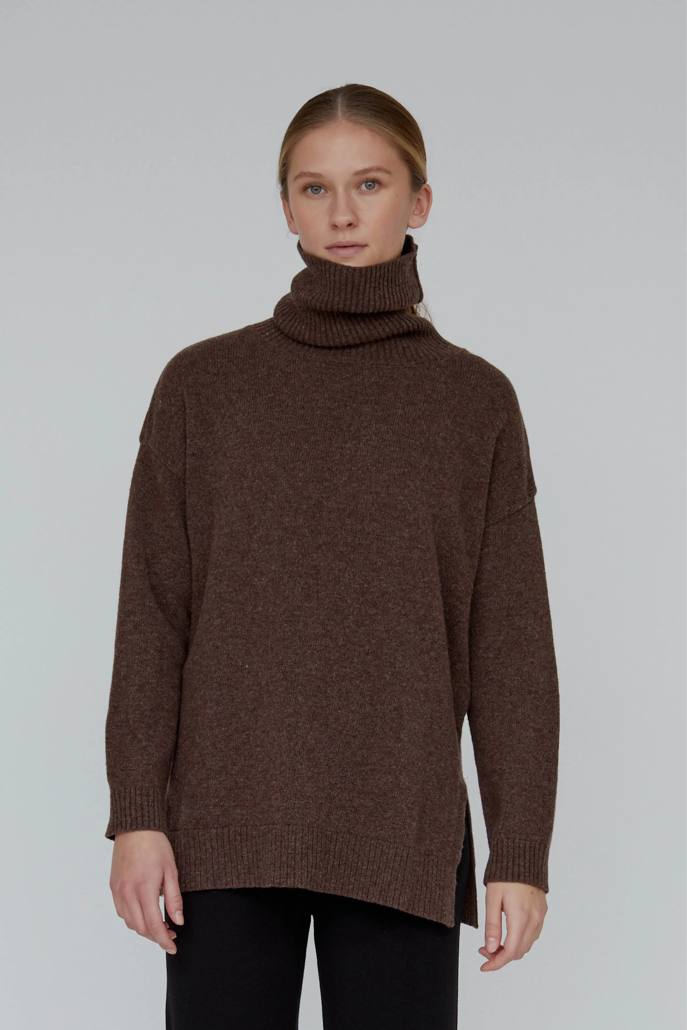 Line T-Neck - Brown Mel.