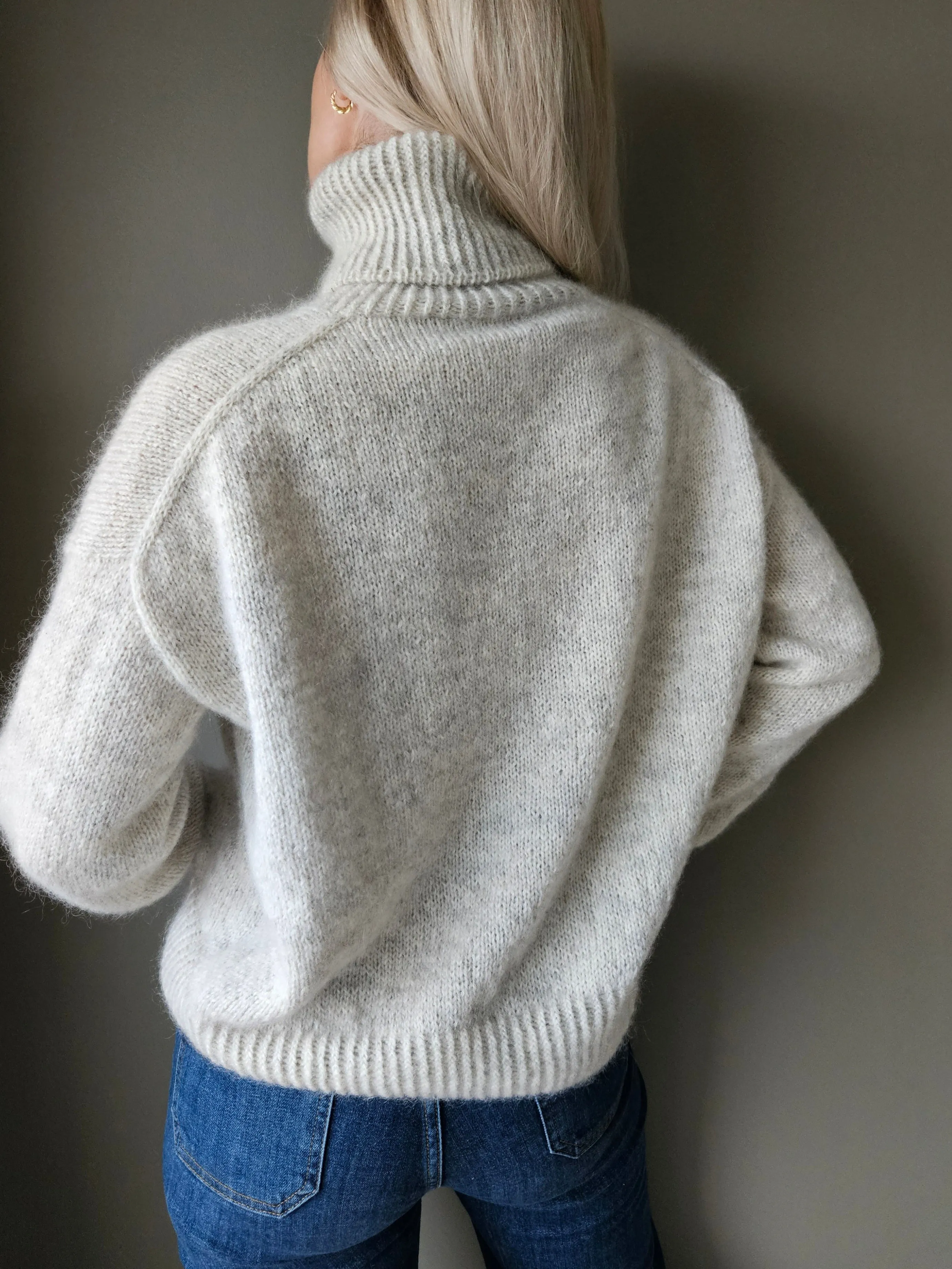 Sweater No. 11 light - ENGLISH